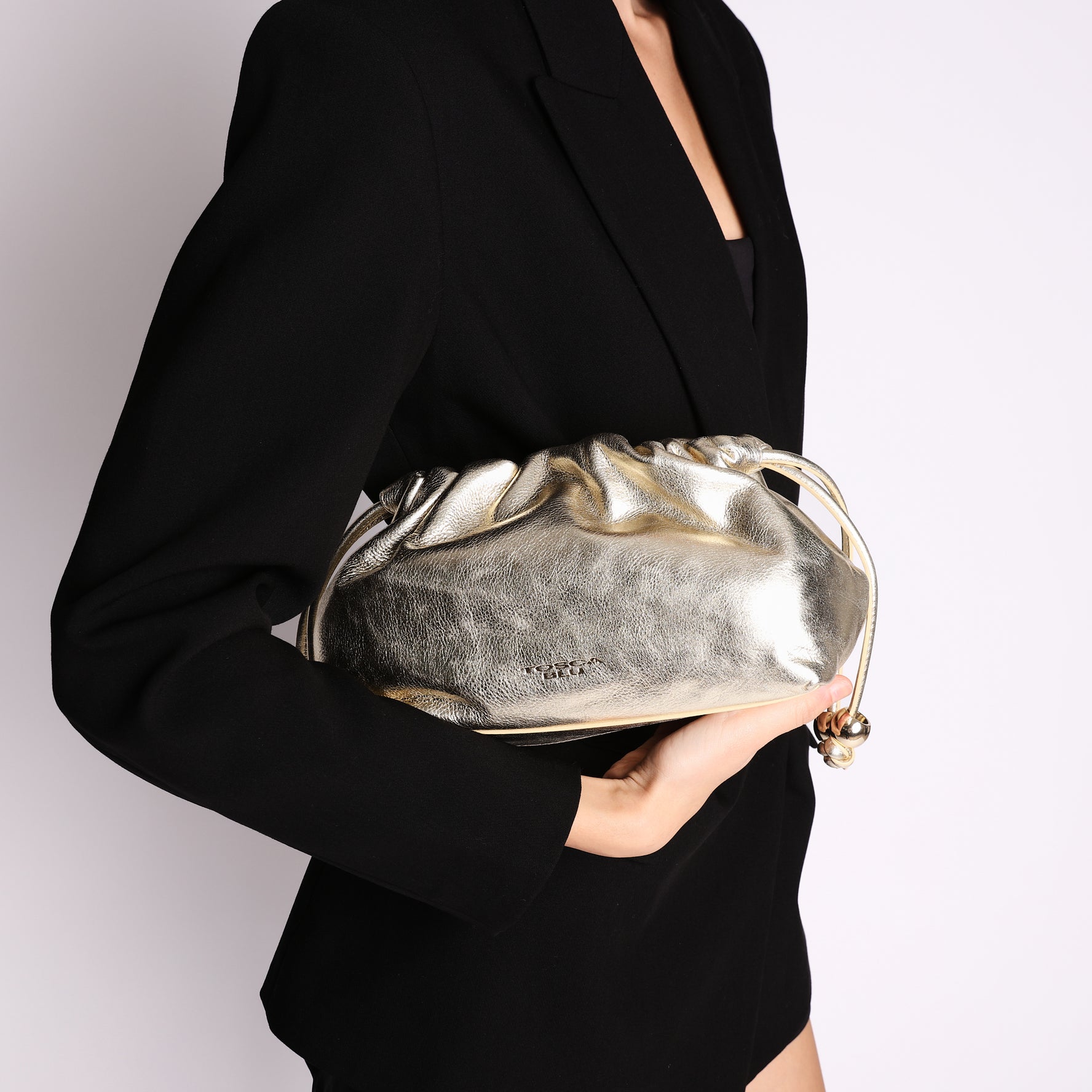 Pochette Harper in pelle con coulisse colore oro