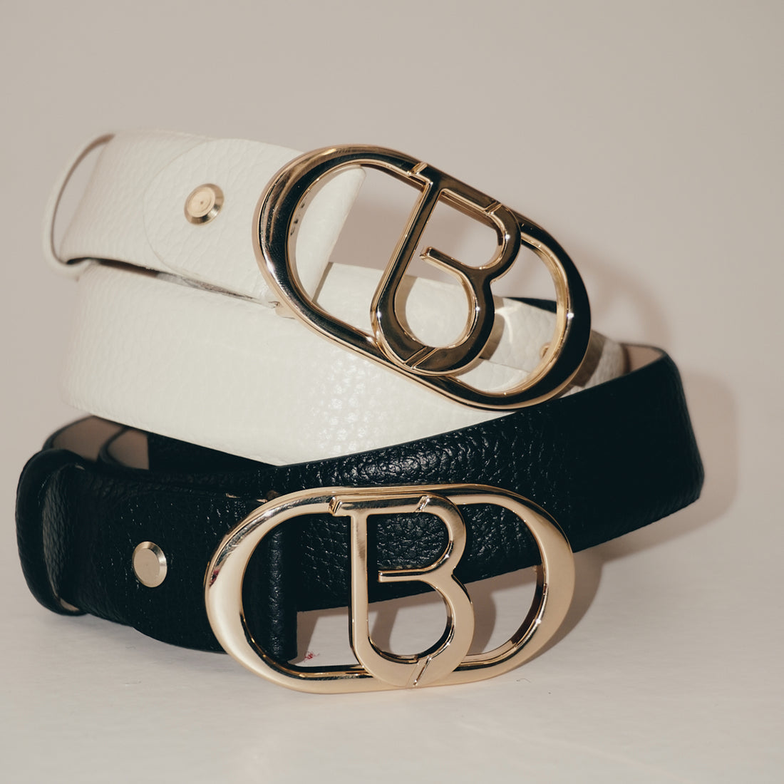 Cintura in pelle con fibbia logo colore avorio