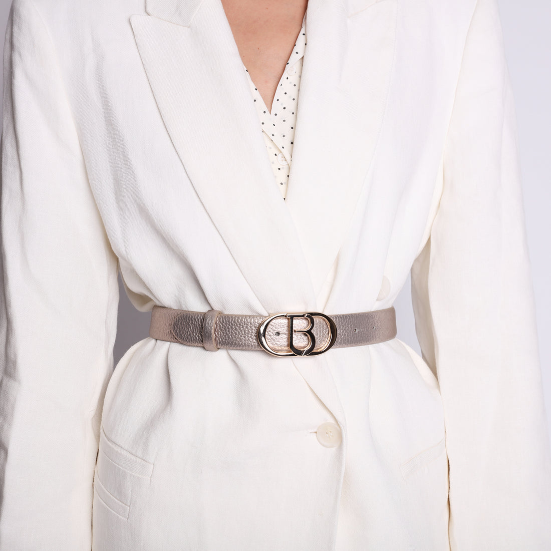 Leather belt with gold-colored logo buckle