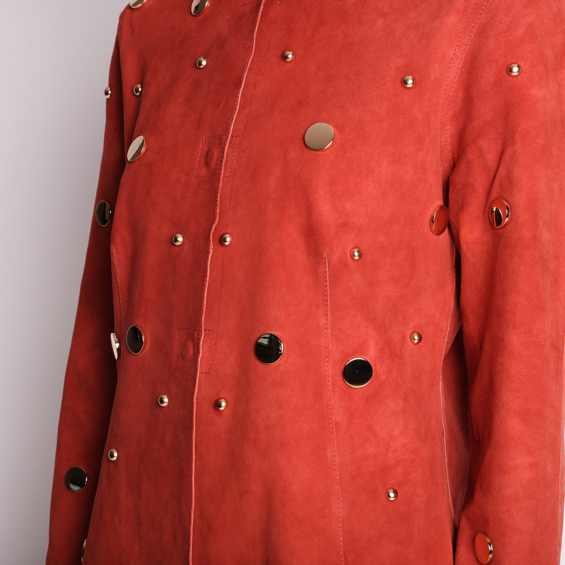 Giacca in suede con borchie colore corallo
