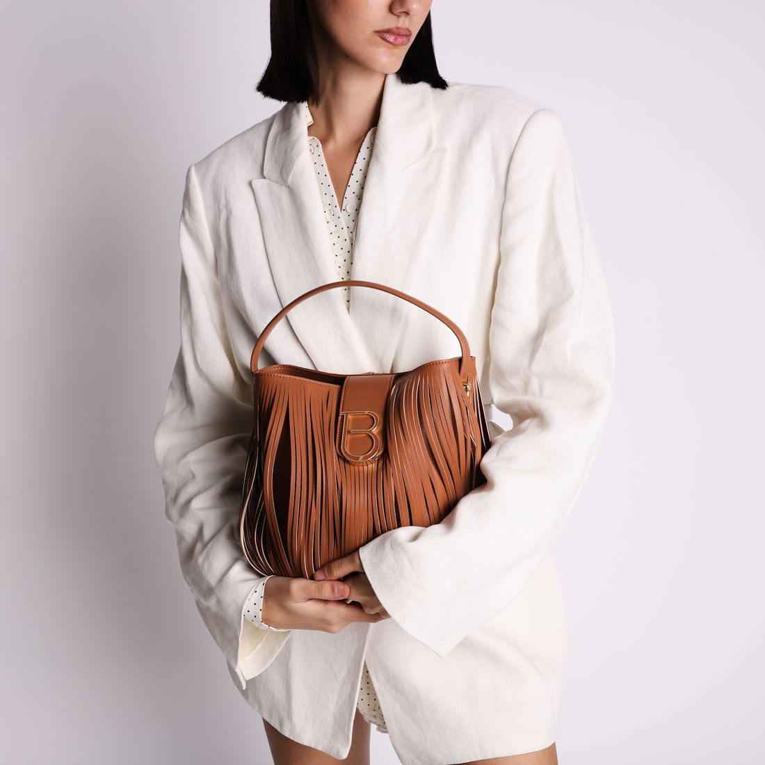 Taormina carved bucket bag in tan color